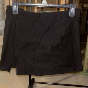 Black mini skirt with right leg slit